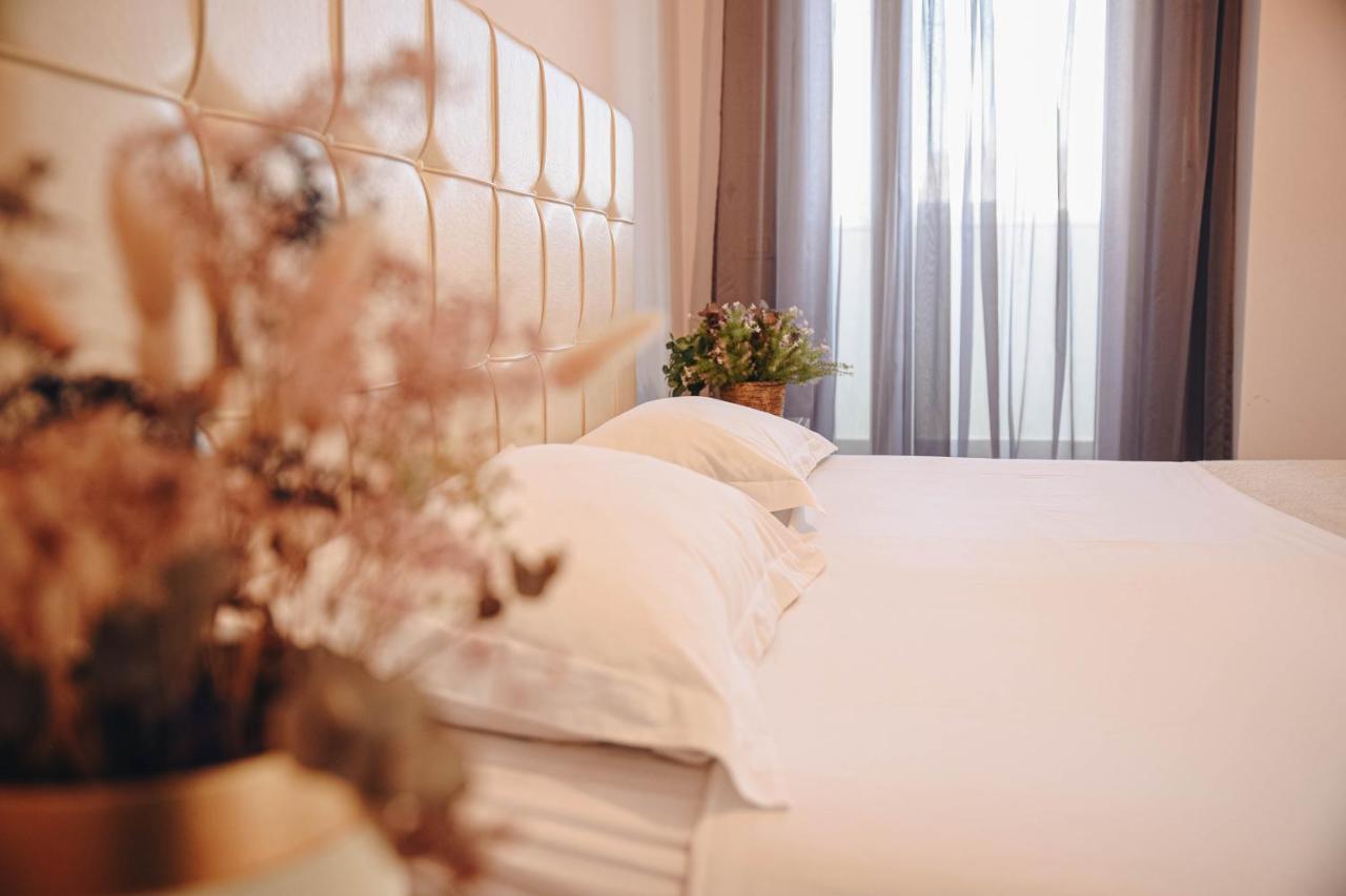 Cozy Rooftop Apartment - Your Home, Away From Home! Тирана Екстер'єр фото