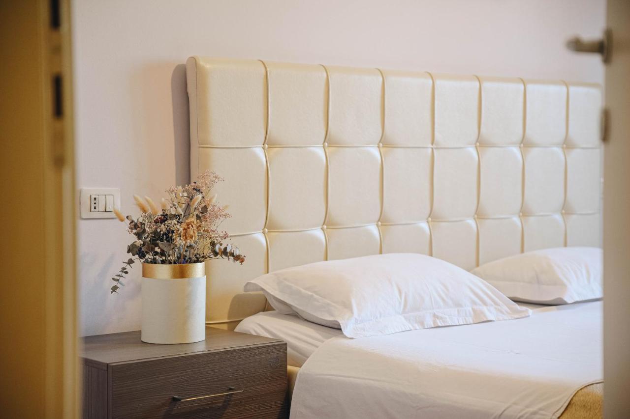 Cozy Rooftop Apartment - Your Home, Away From Home! Тирана Екстер'єр фото