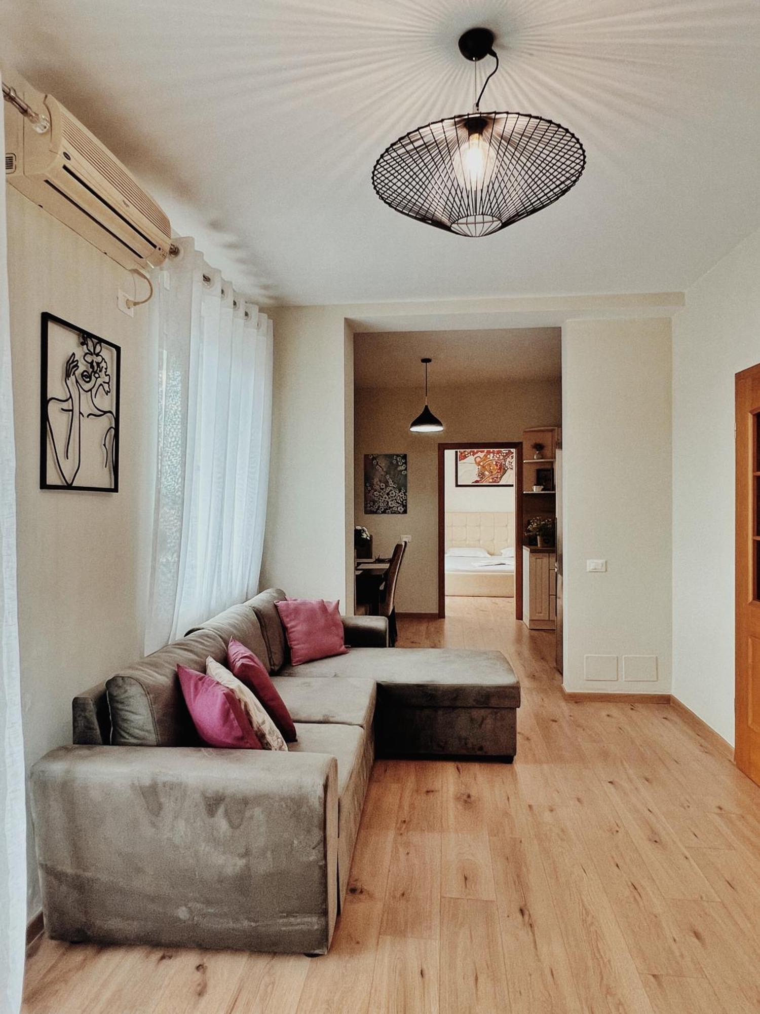 Cozy Rooftop Apartment - Your Home, Away From Home! Тирана Екстер'єр фото