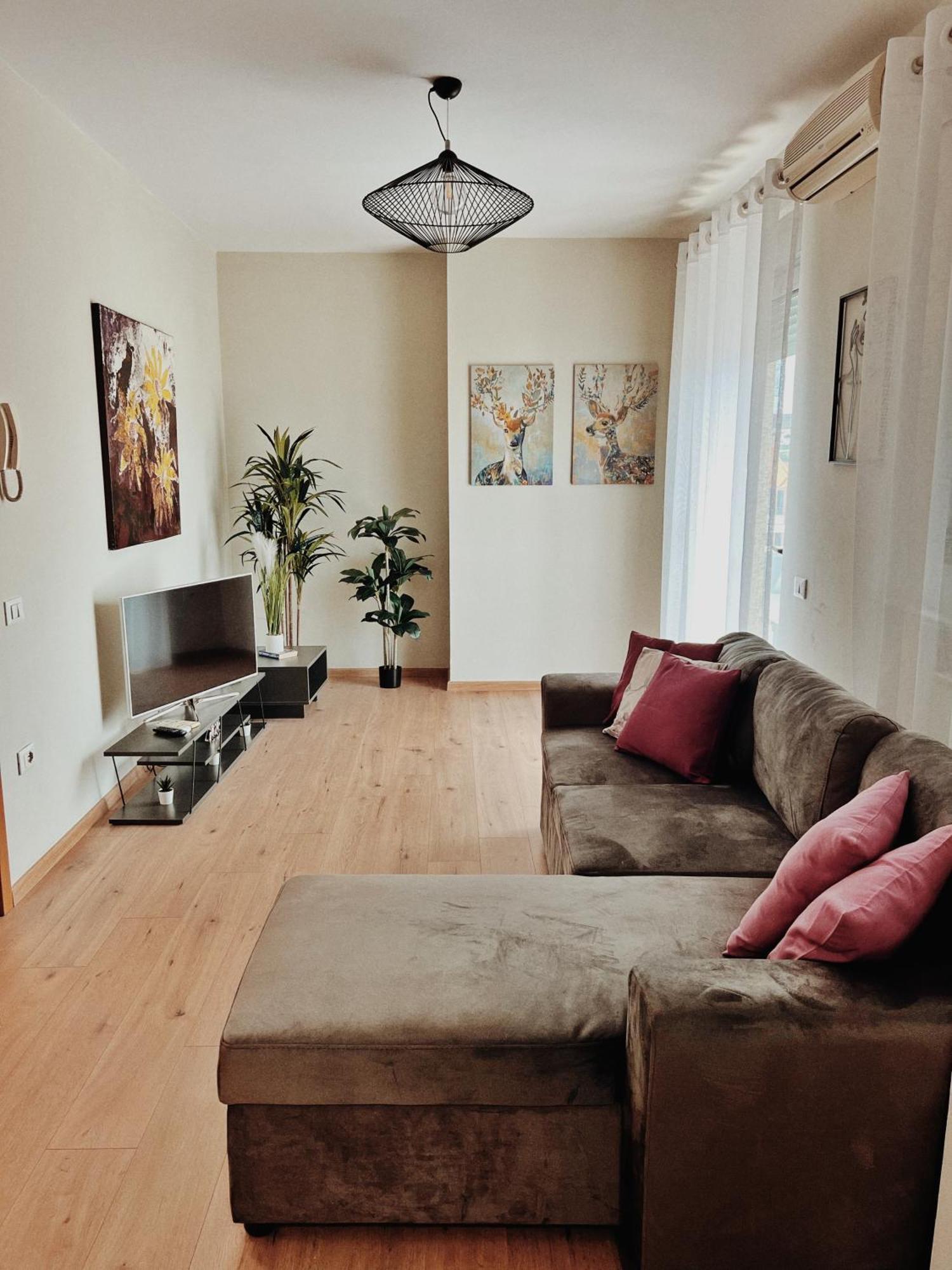 Cozy Rooftop Apartment - Your Home, Away From Home! Тирана Екстер'єр фото