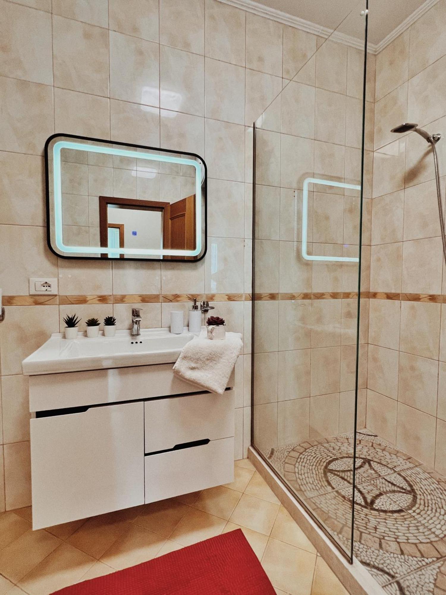 Cozy Rooftop Apartment - Your Home, Away From Home! Тирана Екстер'єр фото